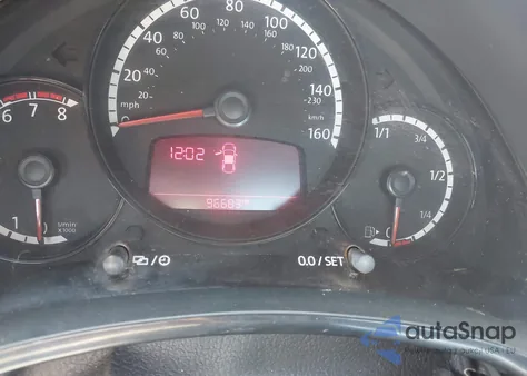 2015 Volkswagen Beetle 1.8T Fleet Edition z USA, uszkodzony, nr VIN 3VWF17AT6FM629094